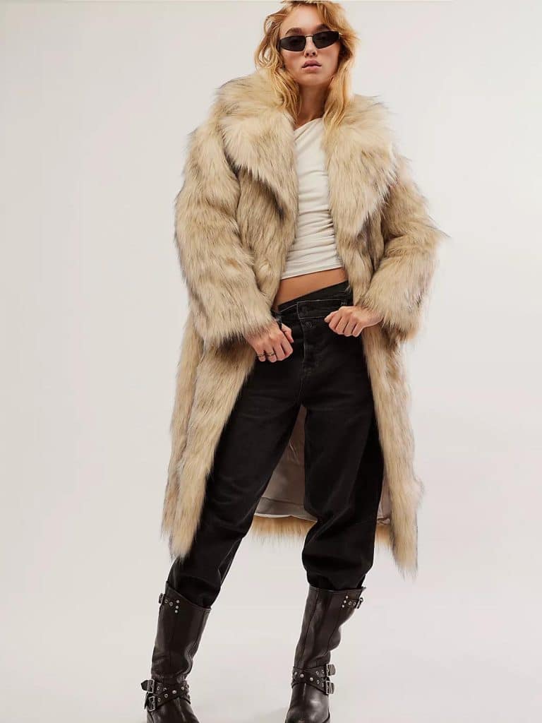 fur coat
it girl coat
fall/winter coat